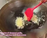 A picture of step 7 of Singapore Hokkien Mee.