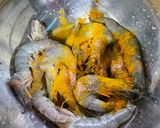 Gambar langkah 1 resipi Udang Goreng Kunyit.