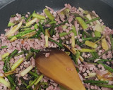Foto del paso 2 de la receta: Arroz frito con trigueros y ajetes