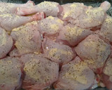 Foto del paso 4 de la receta: Pollo asado con patatas, limón y vino