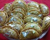 A picture of step 4 of Meethay Samosay (Gujiya).