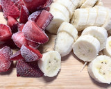 Foto del paso 1 de la receta: Helado saludable de fresa y plátano con vainilla (fácil y rápido)
