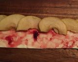 Foto del passaggio 4 della ricetta Rose di pasta sfoglia marmellata e mele