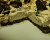 A picture of step 4 of No bake Oreo cheese cake.