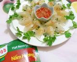 A picture of step 6 of Vegetarian Banh Bot Loc with Mung Bean Filling.