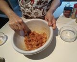 Foto del paso 2 de la receta: Kebab de pollo adobado con salsa de yogur