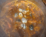 Foto del paso 5 de la receta: Caldero de arroz con almejas, gambas y calamar