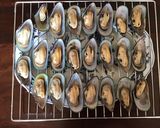 A picture of step 2 of 550. California Farm Broiled Green Lip Mussels.