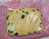 Gambar langkah 4 resipi Raisins scones.