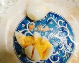 Hình bước làm 1 của món Hoa tuylip trắng làm từ trứng cút
