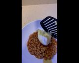 Foto del paso 3 de la receta: Baked beans con huevo poché