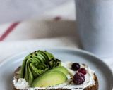 Foto del paso 5 de la receta: Tostada con aguacate 🥑