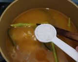 Foto langkah ke 3 dari resep Sup Kuning Ikan Dory Fillet.