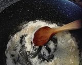 Foto del paso 3 de la receta Espinacas con piñones, pasas y bechamel