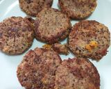 Foto del passaggio 2 della ricetta Mini burger di Quinoa e carne