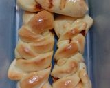 Foto langkah ke 5 dari resep Roti sosis kepang (Braided Bread).