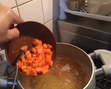 Foto langkah ke 3 dari resep Sop sosis praktis.