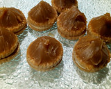 Foto del paso 2 de la receta: Bocaditos de dulce de leche, chocolate y galletas de limón