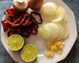 Foto del paso 1 de la receta: Lomos de merluza en salsa de lima y vino blanco