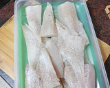 Foto del paso 1 de la receta: Gallo en salsa verde con papas cocidas y huevo duro