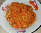 Foto langkah ke 4 dari resep Tumis Wortel Bawang Putih.