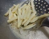 क्रिस्पी, आलू फ्राइज़ (crispy aloo fries recipe in hindi) रेसिपी चरण 4 फोटो