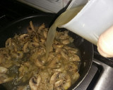 Foto del paso 3 de la receta: Huevo trufado en crema de champiñones