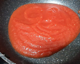 Foto del paso 1 de la receta: Pescadilla a la plancha y guisantes con tomate y chorizo
