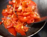 A picture of step 1 of Spicy tomato sauce.