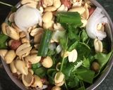 A picture of step 1 of Spring onion chutney.