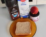 Foto del paso 1 de la receta: Café CON LECHE, 1 REBANADA DE PAN DE MOLDE CON PATÉ DE CERDO Y NECTARINA