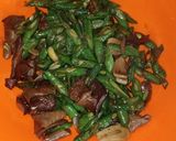 Foto langkah ke 5 dari resep 57. Oseng Kacang + Jamur Kuping.
