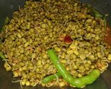 अंकुरित मूंग की सब्जी (Ankurit Moong ki sabzi recipe in Hindi) रेसिपी चरण 3 फोटो