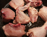 Foto del paso 12 de la receta: Pollo al limón, en salsa de hígado y ajos