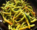 A picture of step 1 of Green chillies chutney (pachchimirchi pachchadi).