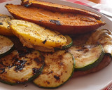 Foto del paso 5 de la receta: Chuleta de cerdo con verduras asadas a la plancha