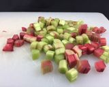 Une image de l'étape 3 de Gâteau à la rhubarbe et fleurs d’acacias.