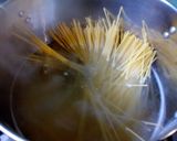 Foto del paso 1 de la receta: Parrillada con espagetti a las finas hierbas