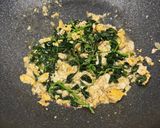 รูปขั้นตอนการทำที่ 4 ของ ผักโขมผัดไข่