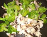 अंडा वेजिज स्टर फ्राई (Anda veggies ster fry recipe in Hindi) रेसिपी चरण 3 फोटो