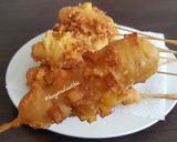 Hình bước làm 5 của món Bánh mì Hotdog phủ khoai tây kiểu Hàn