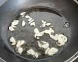 Foto del paso 3 de la receta: Acelgas rojas rehogadas con salmón