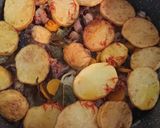 صورة لخطوة 2 من وصفة رز مع اللحمة والجزر 😋 😋