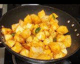 A picture of step 3 of Tapioca masala fry.
