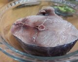 Gambar langkah 1 resipi Ikan Tenggiri Masak Lemak Cili Api dengan Petai.