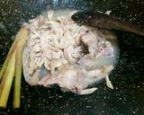 Foto langkah ke 2 dari resep Ayam Suwir Masak Tomyam.
