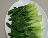 Foto langkah ke 3 dari resep Cah Pokcoy Bawang Putih.