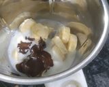 A picture of step 2 of Banana Nuttella Smoothie.