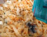 Foto langkah ke 6 dari resep Kwetiau Goreng Bumbu Racik Sop.