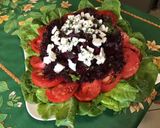Une image de l'étape 10 de Salade de romaine aux betteraves rouges, tomates, frisée rouge et feta.